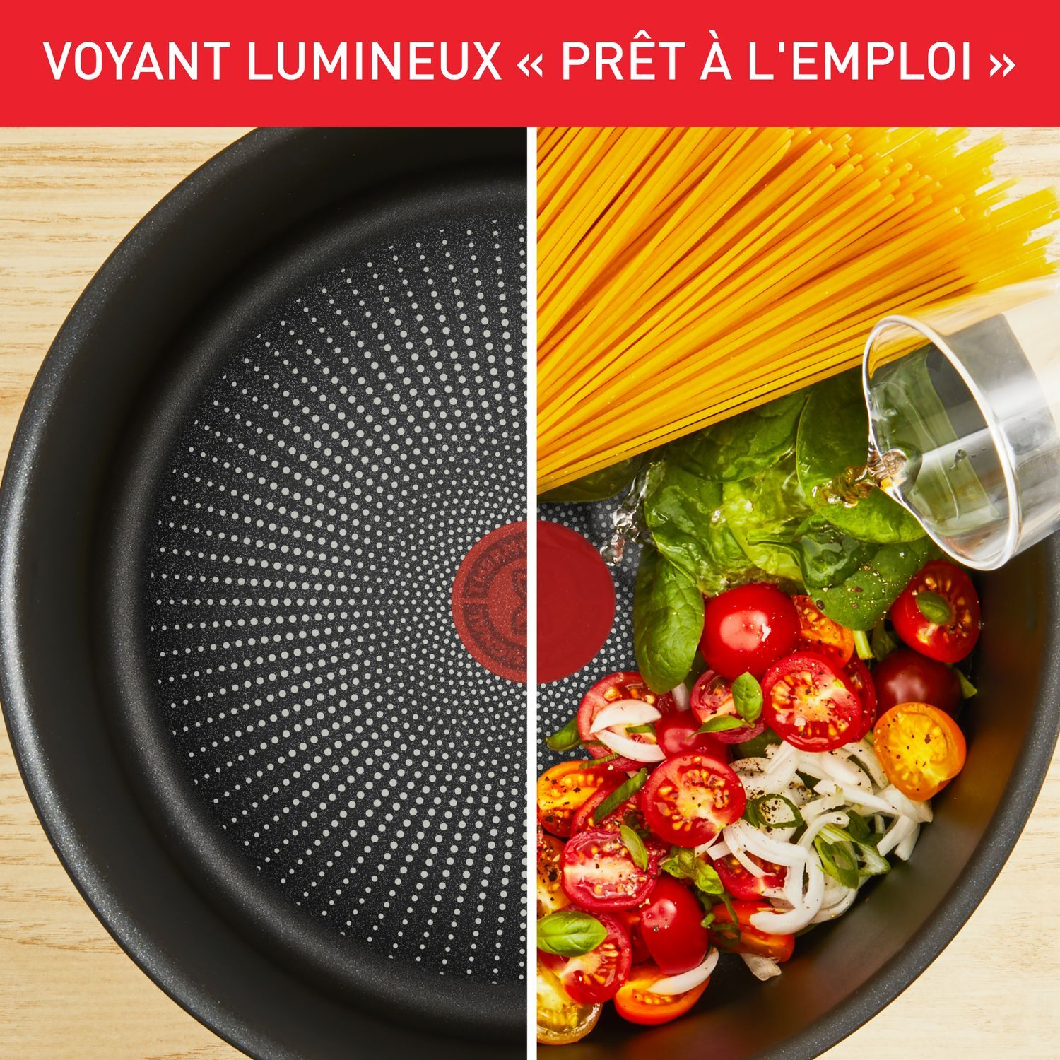 Deux moitiés d'une poêle. Gauche noire, droite nourriture : pâtes, tomates et épinards.