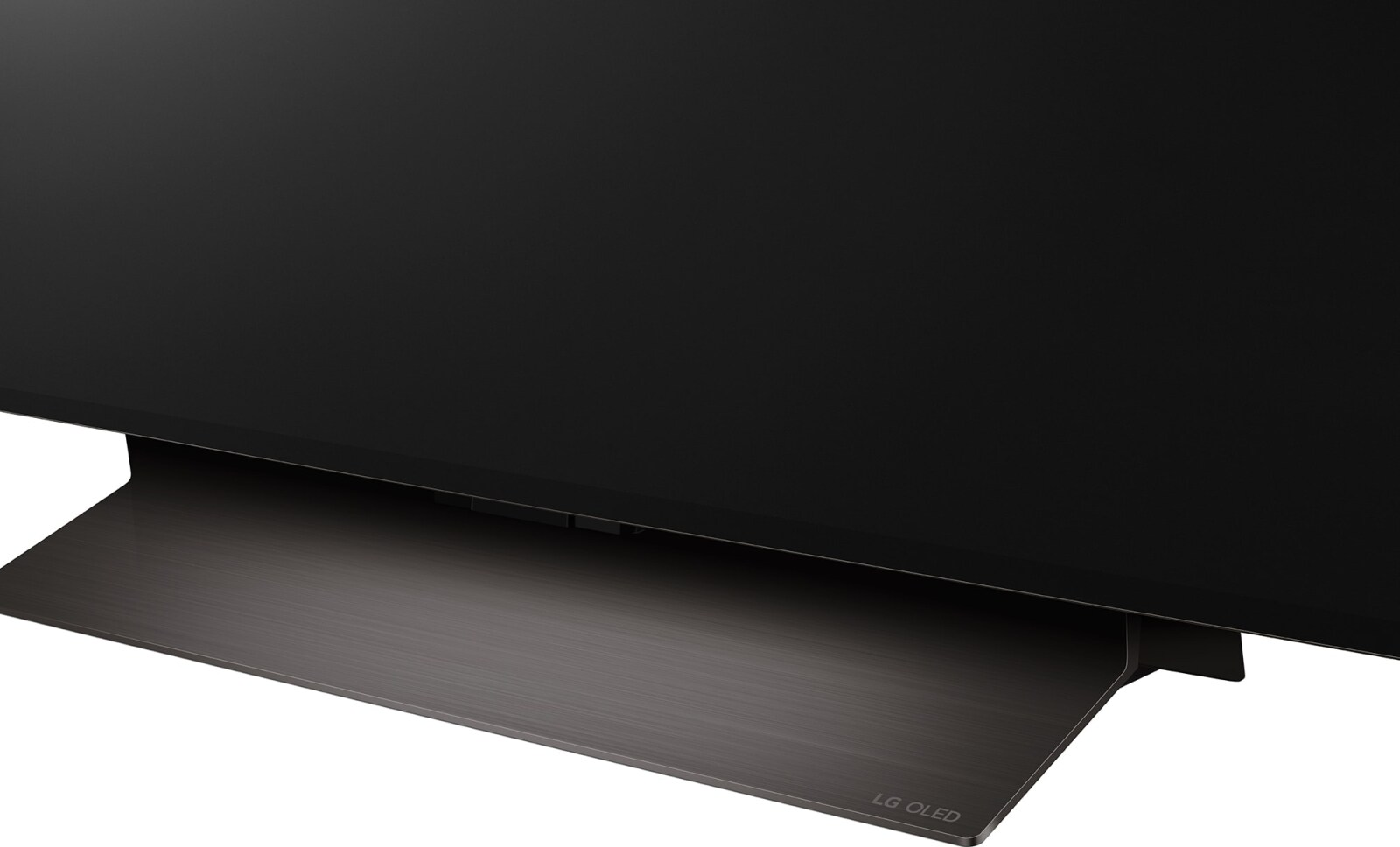 Gros plan d'un pied de téléviseur noir avec le logo LG OLED. Il est posé sur le sol.