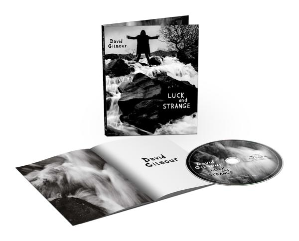 Könyv és CD szett. Könyv nyitva vízesés képpel. CD képpel.