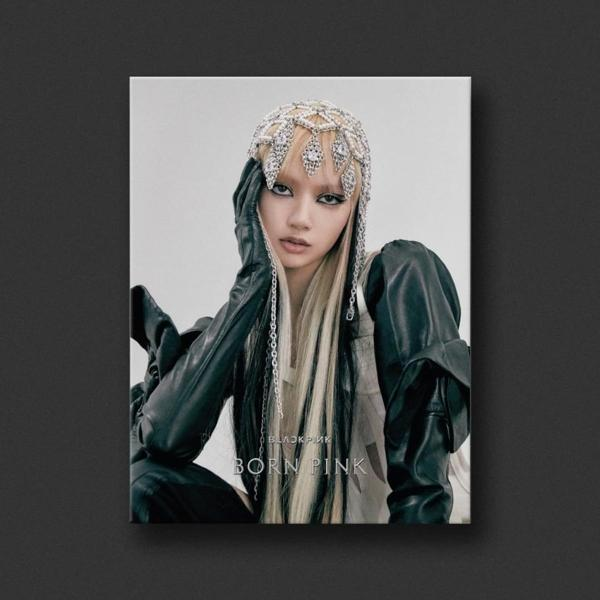 Albumcover. Eine Frau mit langen blonden Haaren trägt ein geschmücktes Kopfstück. Schwarze Handschuhe und Kleidung.
