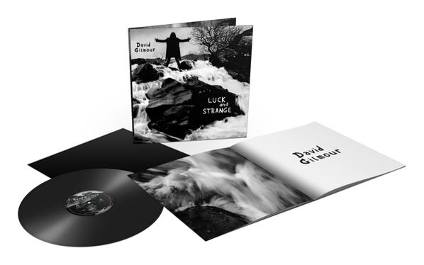 Albumcover von 'Luck and Strange' von David Gilmour. Das Cover zeigt eine Person auf Felsen. Schwarz-Weiß, Vinyl.