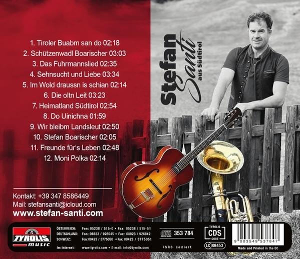 Ein Mann lehnt an einem Holzzaun mit Gitarre und Tuba. Trackliste links.