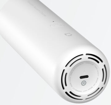 Aspirapolvere cilindrico bianco. Con porta USB-C e fori di ventilazione alla base.