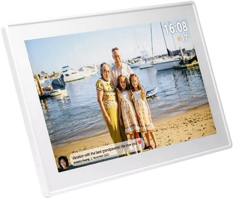 Cadre photo numérique avec photo de famille sur une plage. Un message dit 'On vous aime !'