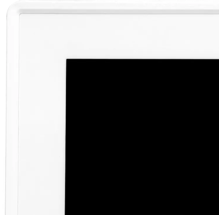 Coin de cadre de téléviseur blanc avec écran noir, sur fond blanc.