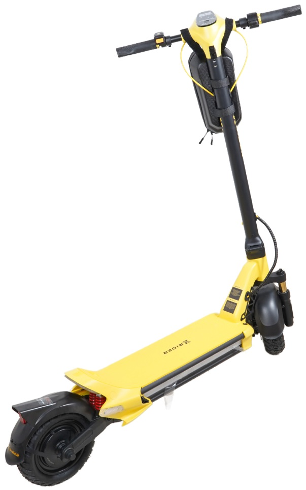 Żółta hulajnoga elektryczna z czarnym drążkiem i oponami na białym tle.