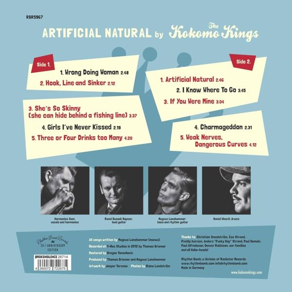 Albumcover mit Trackliste und Bandfotos, betitelt 'Artificial Natural'.