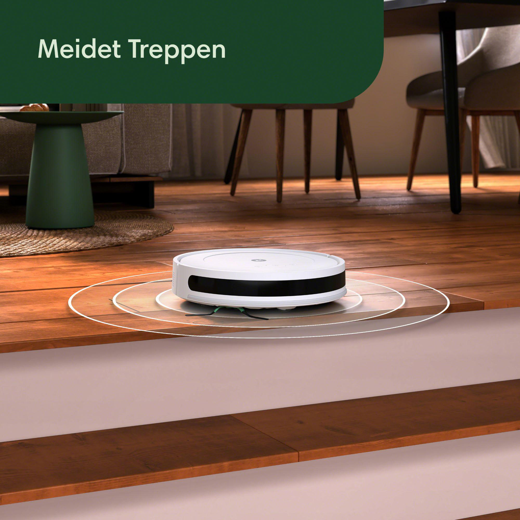 Roboter-Staubsauger auf Holzfußboden in der Nähe von Treppen.