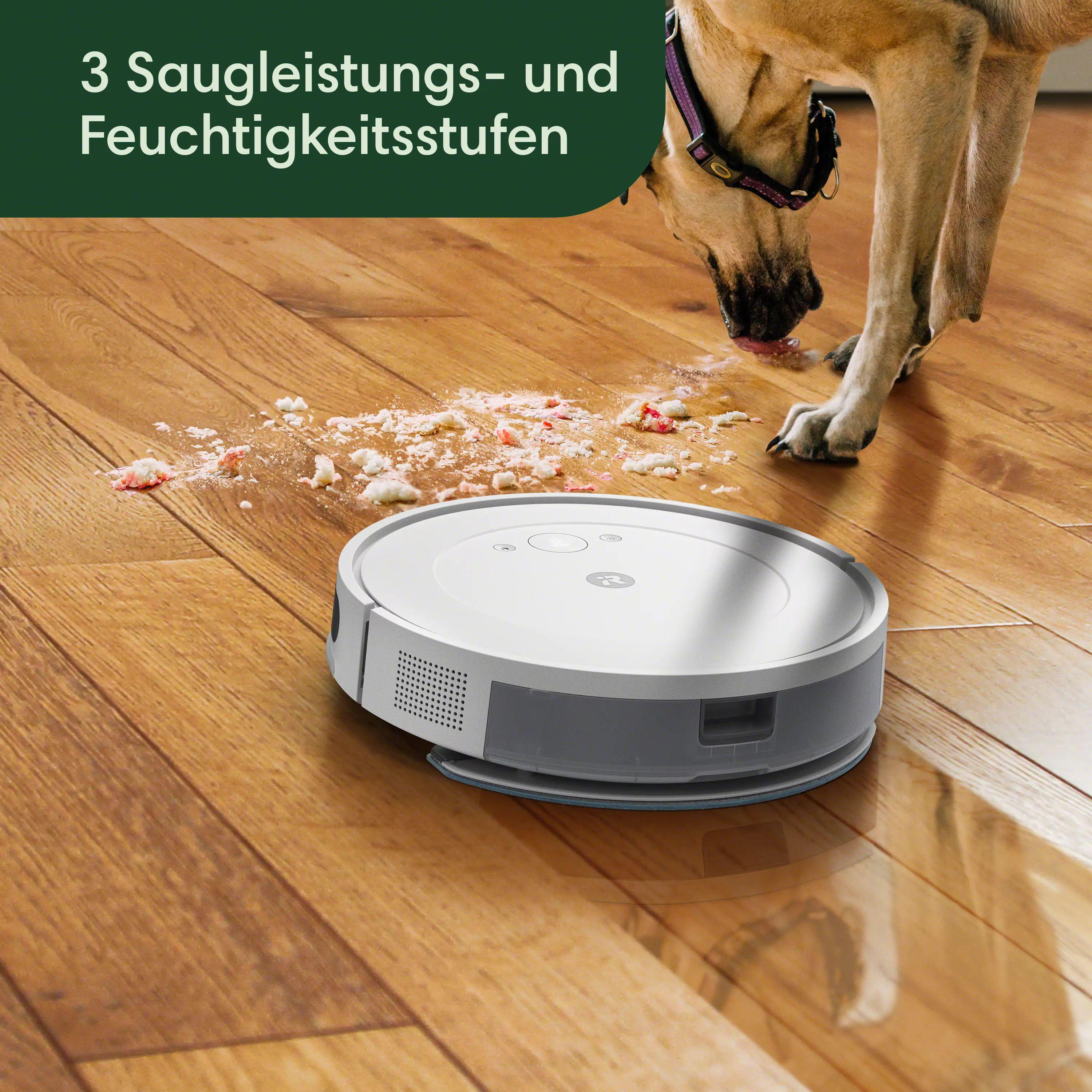 Roboter-Staubsauger auf Holzboden, der verschüttetes Essen reinigt.