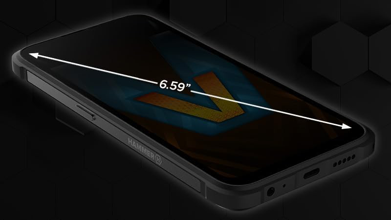 Fekete telefon 6,59" kijelzővel, védőtokban, sötét felületen.