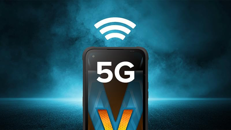 Egy okostelefon '5G' felirattal és wifi szimbólummal. Kék háttér.
