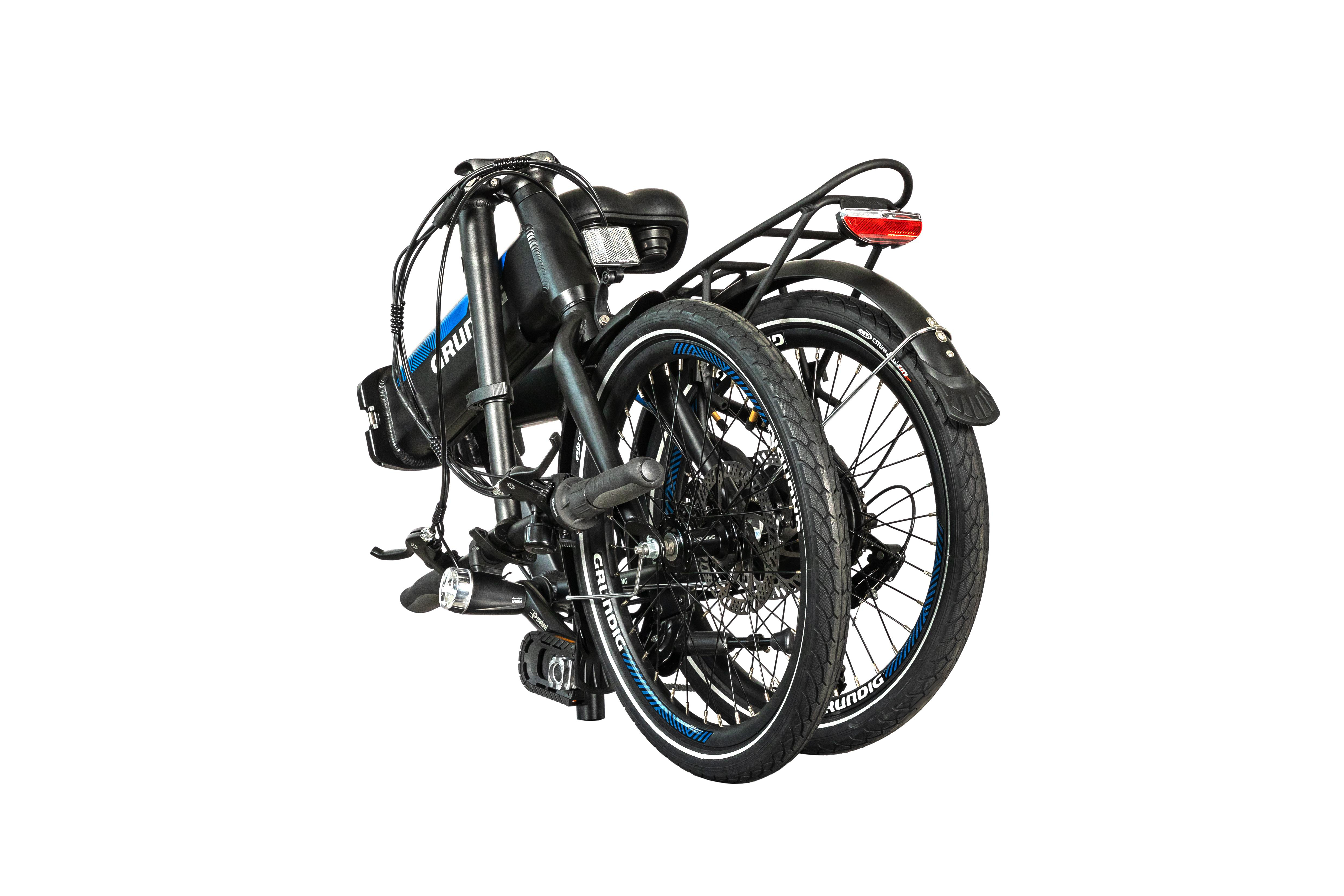 Gefaltetes Elektrofahrrad, Seitenansicht. Räder und Rahmen sind deutlich sichtbar.