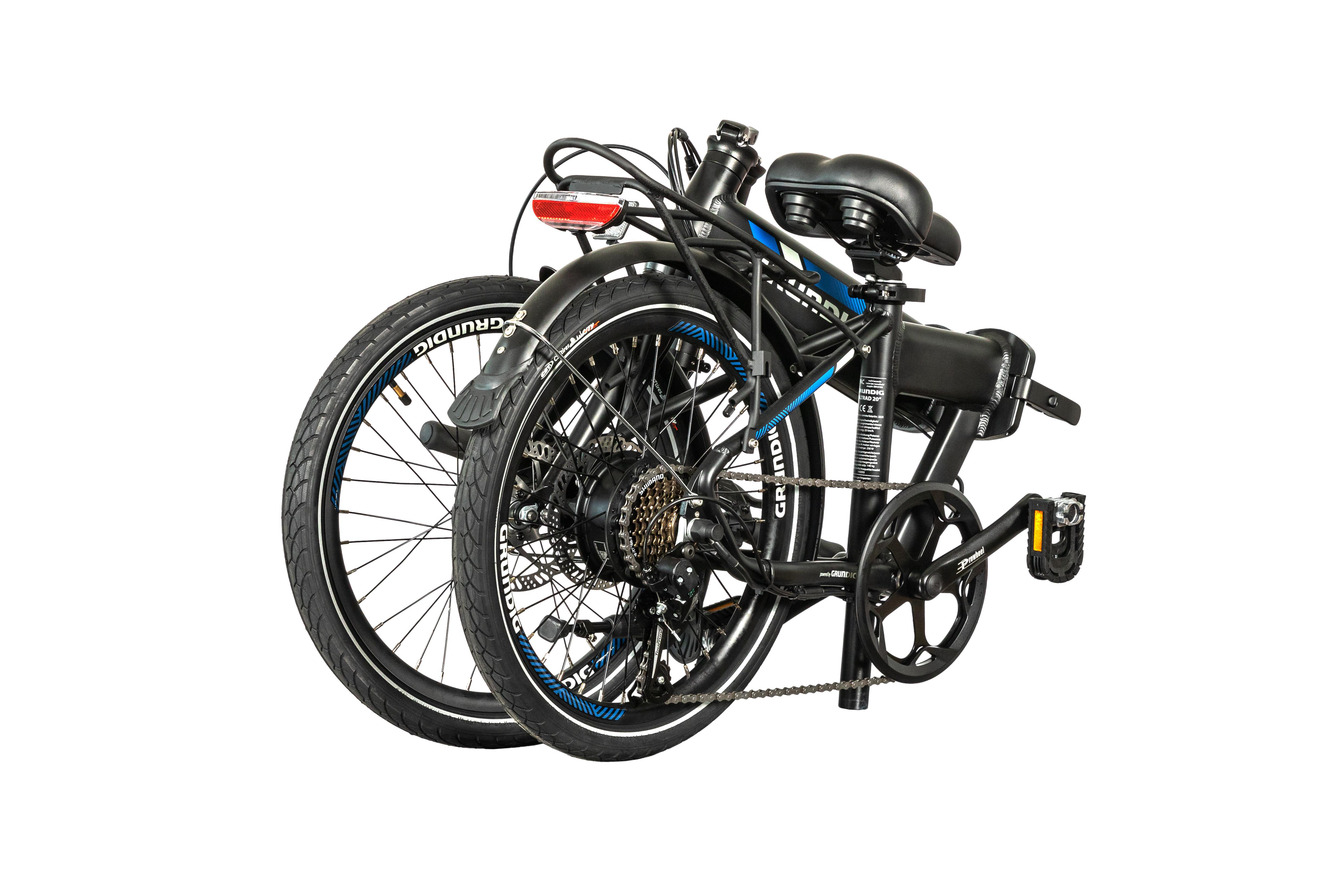 Gefaltetes schwarzes und blaues Klapp-E-Bike. Die Räder und der Rahmen sind sichtbar.