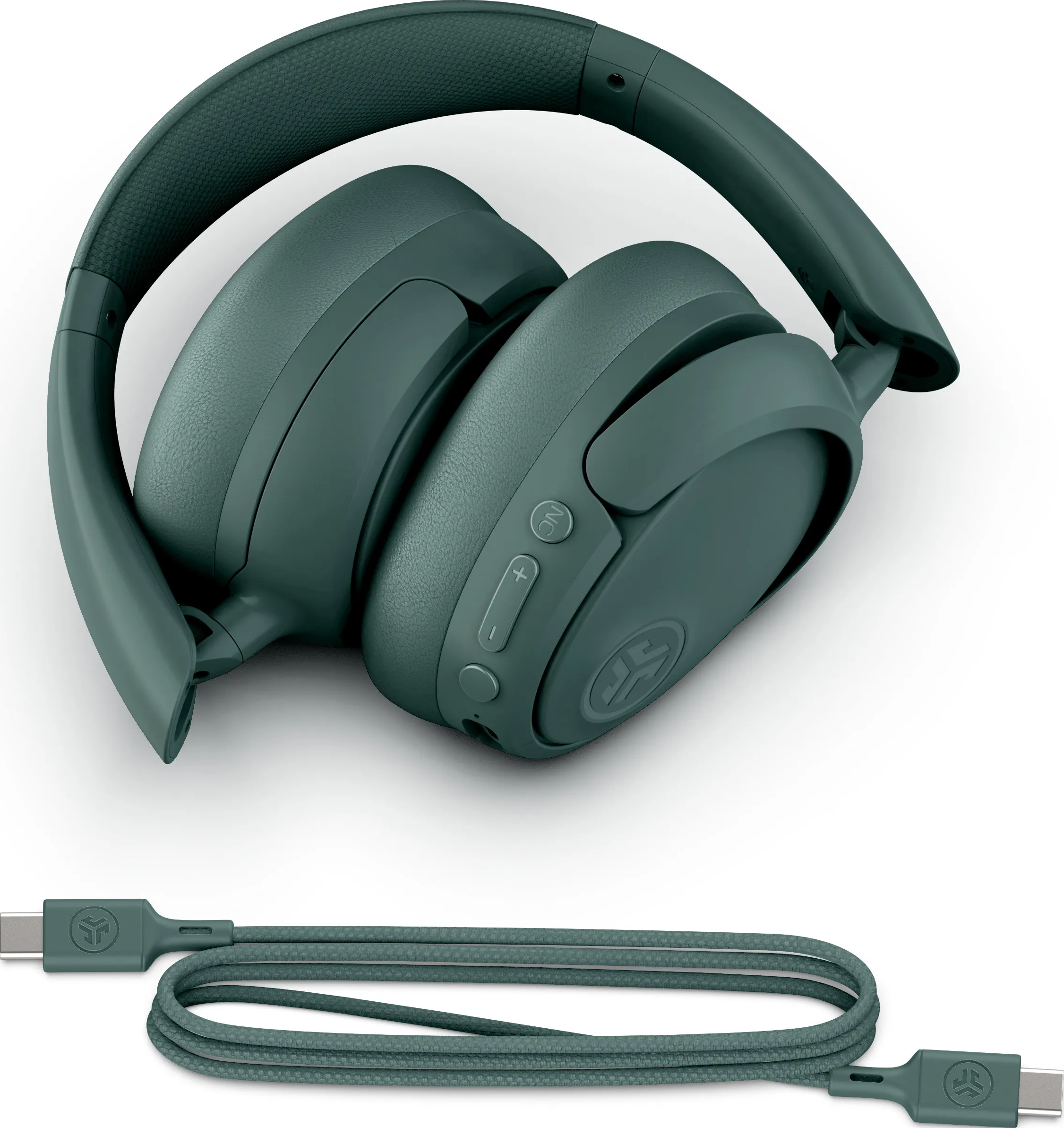 Zusammengeklappte grüne Kopfhörer mit Ladekabel.