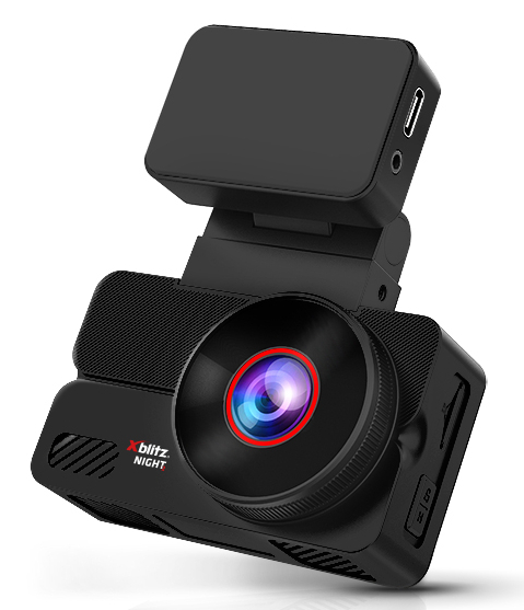 Czarna kamera samochodowa z obiektywem, ekranem i portem USB. Kamera samochodowa jest na białym tle.