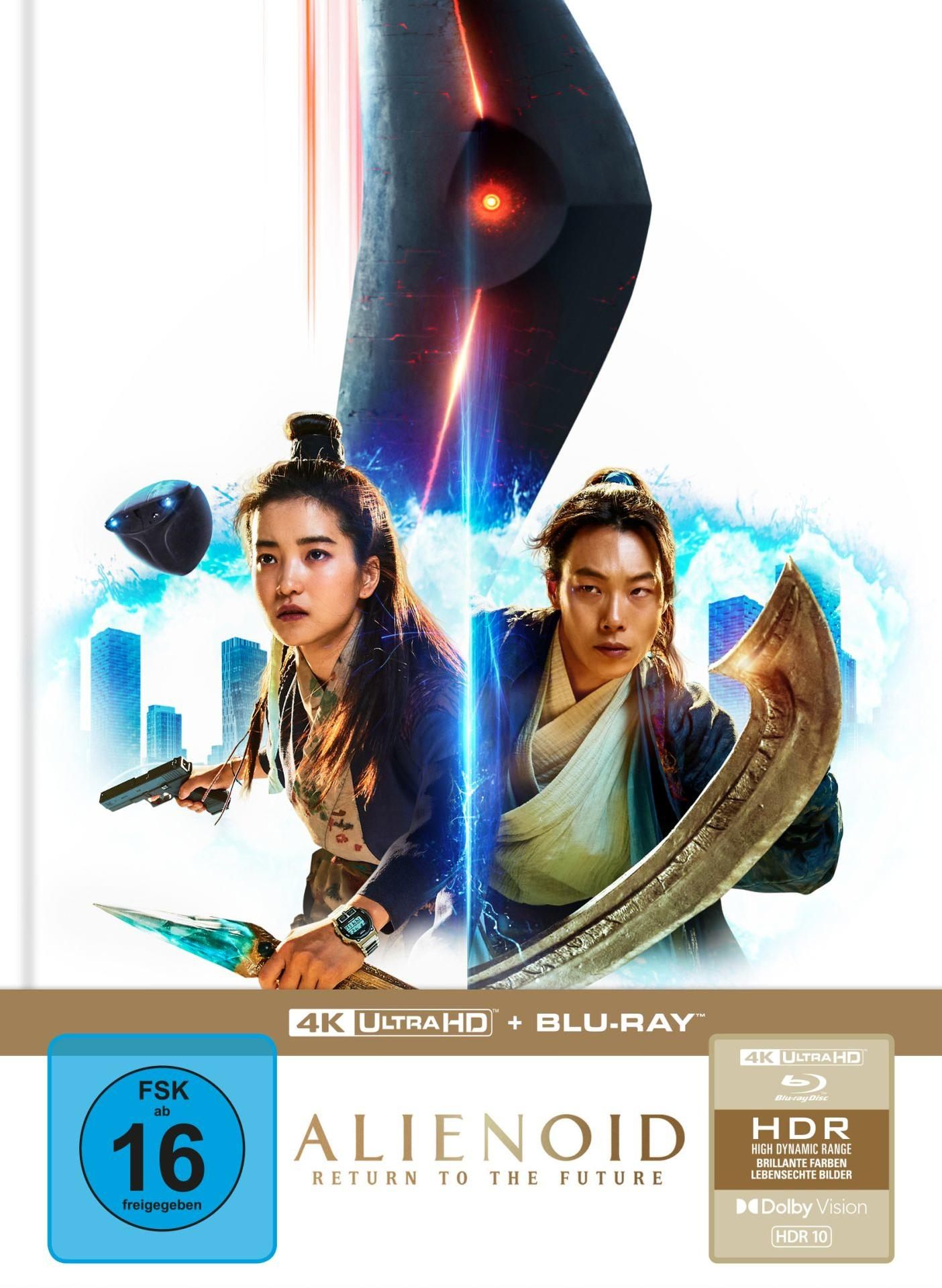 Filmcover: zwei Personen in futuristischer Umgebung, Titel 'Alienoid', schwarzer Hintergrund.