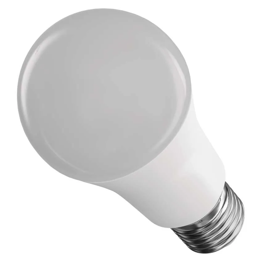 Fehér LED izzó. Az alap ezüst színű.