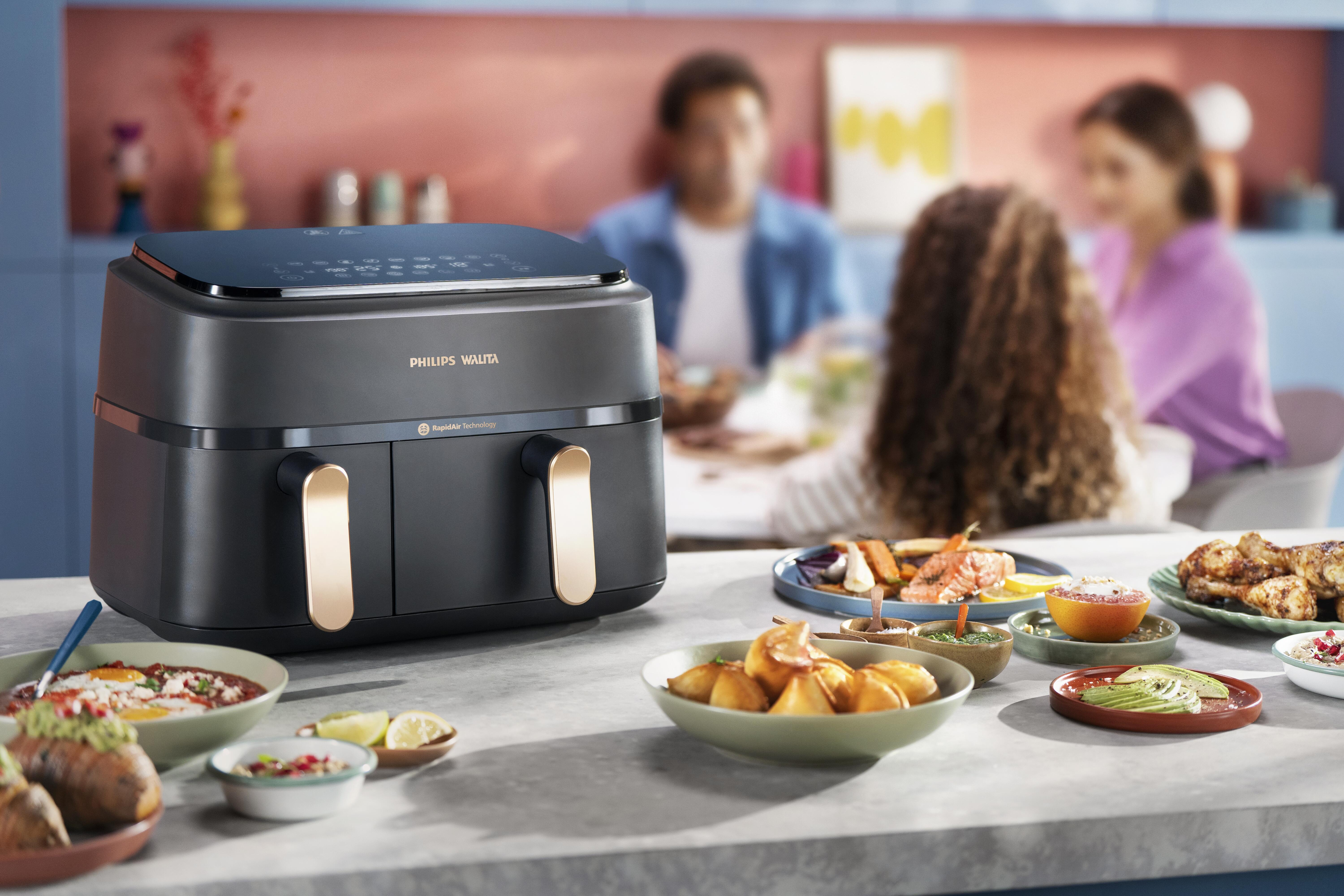 Biało-szary wentylator, widok z przodu. Łopatki są w środku.