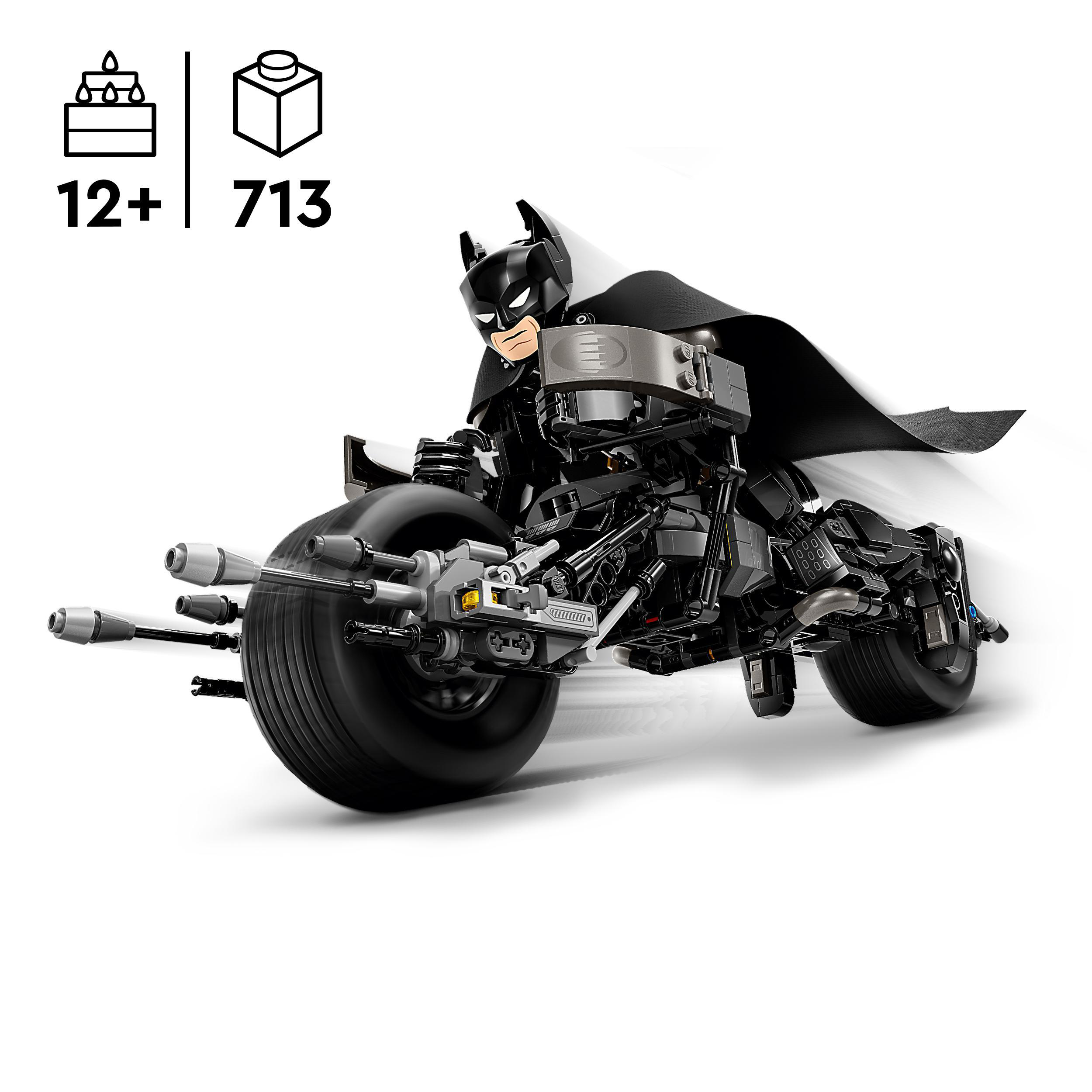 Lego Batman Motorrad Modell, Batman Figur oben, weißer Hintergrund.