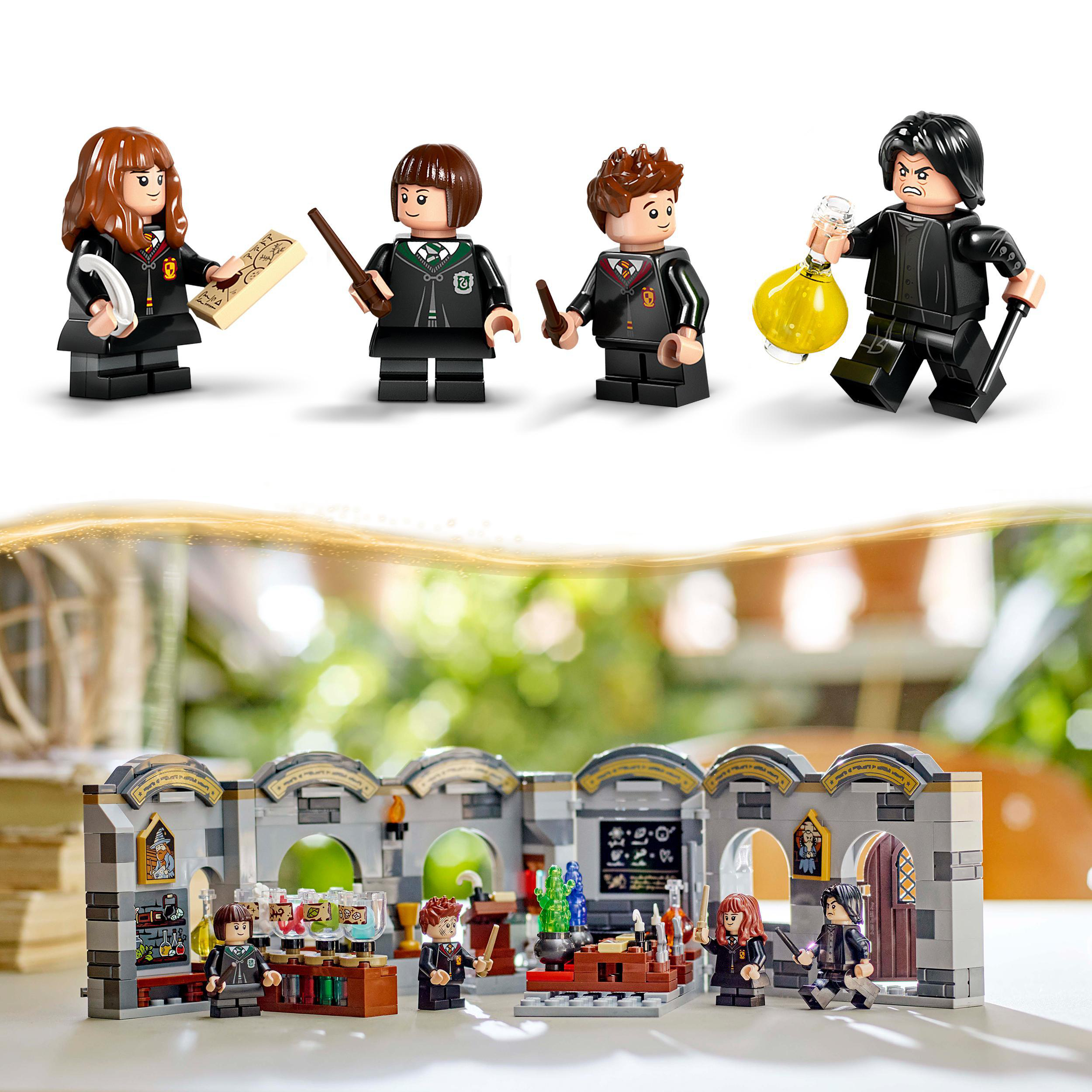 Lego-Set mit Harry-Potter-Figuren und einer Hogwarts-Klassenzimmer-Szene.