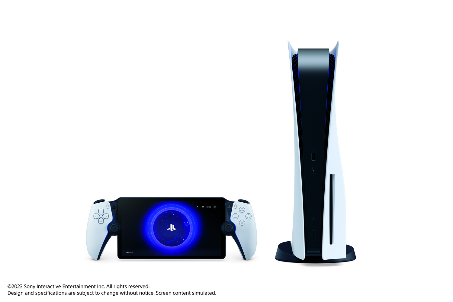 Una consola y controlador PlayStation 5 blancos y negros, sobre un fondo blanco.