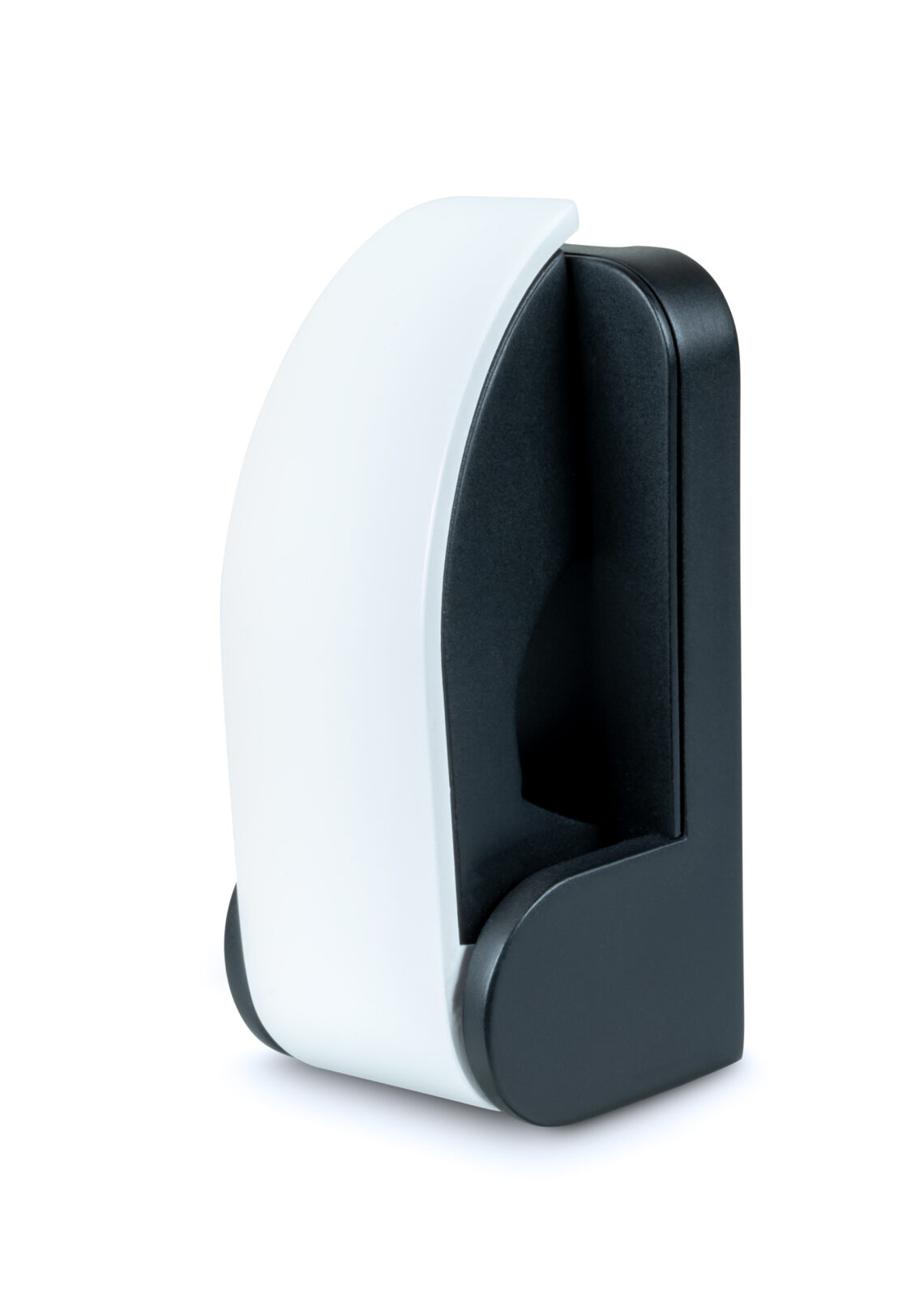 Un dispositivo de plástico blanco y negro con forma curvada sobre fondo blanco.