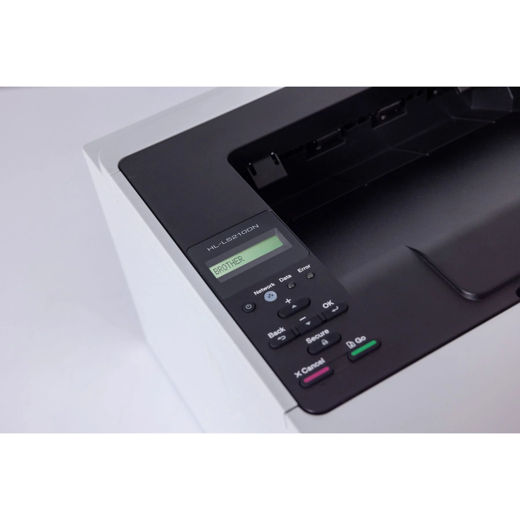 Una impresora Brother HL-L5210DN. El panel de control muestra 'BROTHER'. Botones incluyen 'Red', 'Datos', 'Error', y otros.