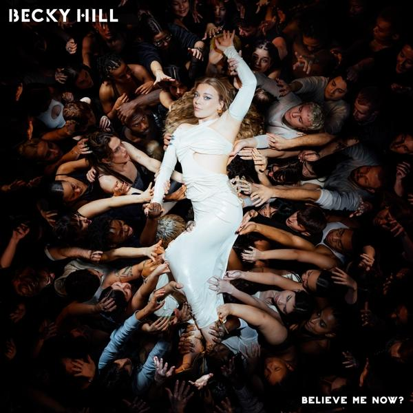 Becky Hill album borítója, egy fehér ruhás nő sok emberrel körülvéve.