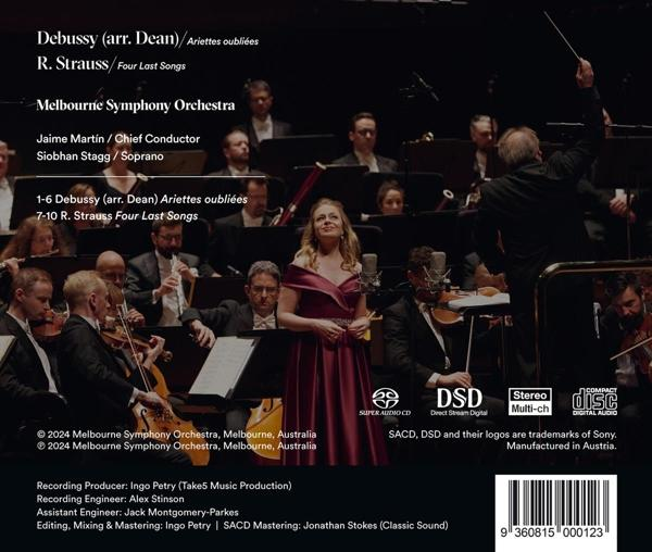 Albumcover für Debussy & Strauss. Orchester und Sopranistin, die vor Publikum auftreten.