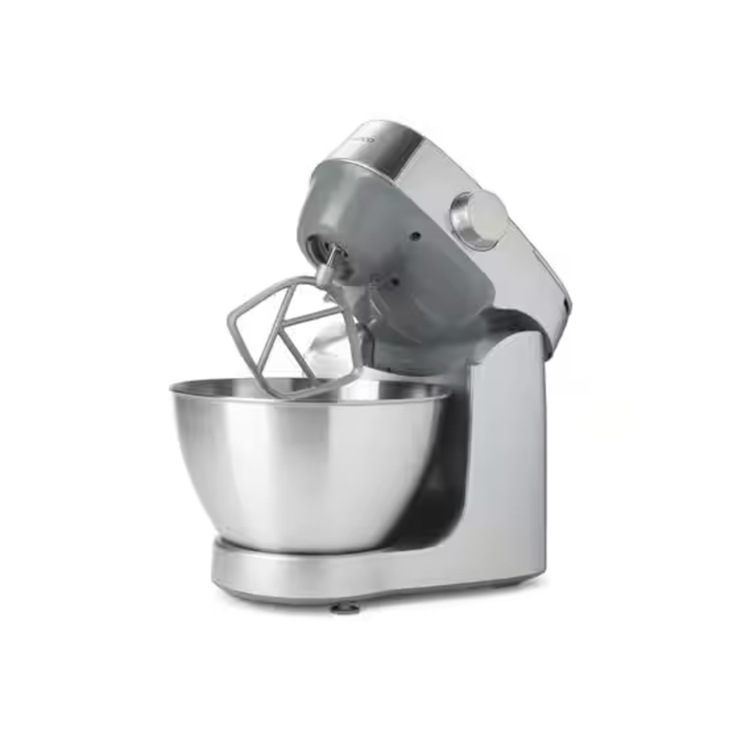 Een zilveren en grijze keukenmixer met kom en klopper, geïsoleerd op een witte achtergrond.