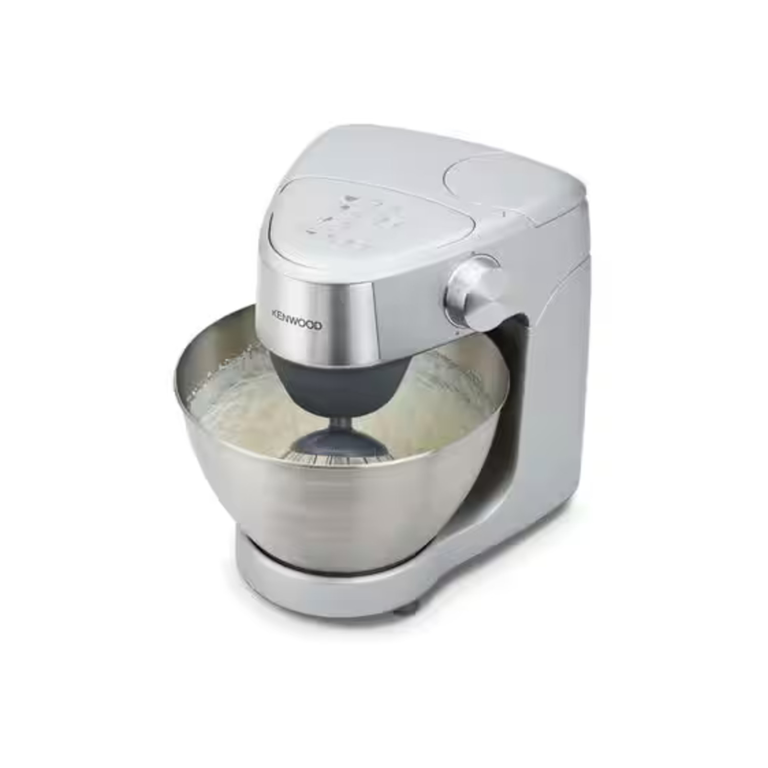 Een zilveren Kenwood keukenmixer met een mengkom en een garde. Op een wit oppervlak.