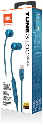 Egy doboz kék JBL fejhallgató USB-C kábellel, kék-fehér színvilággal.