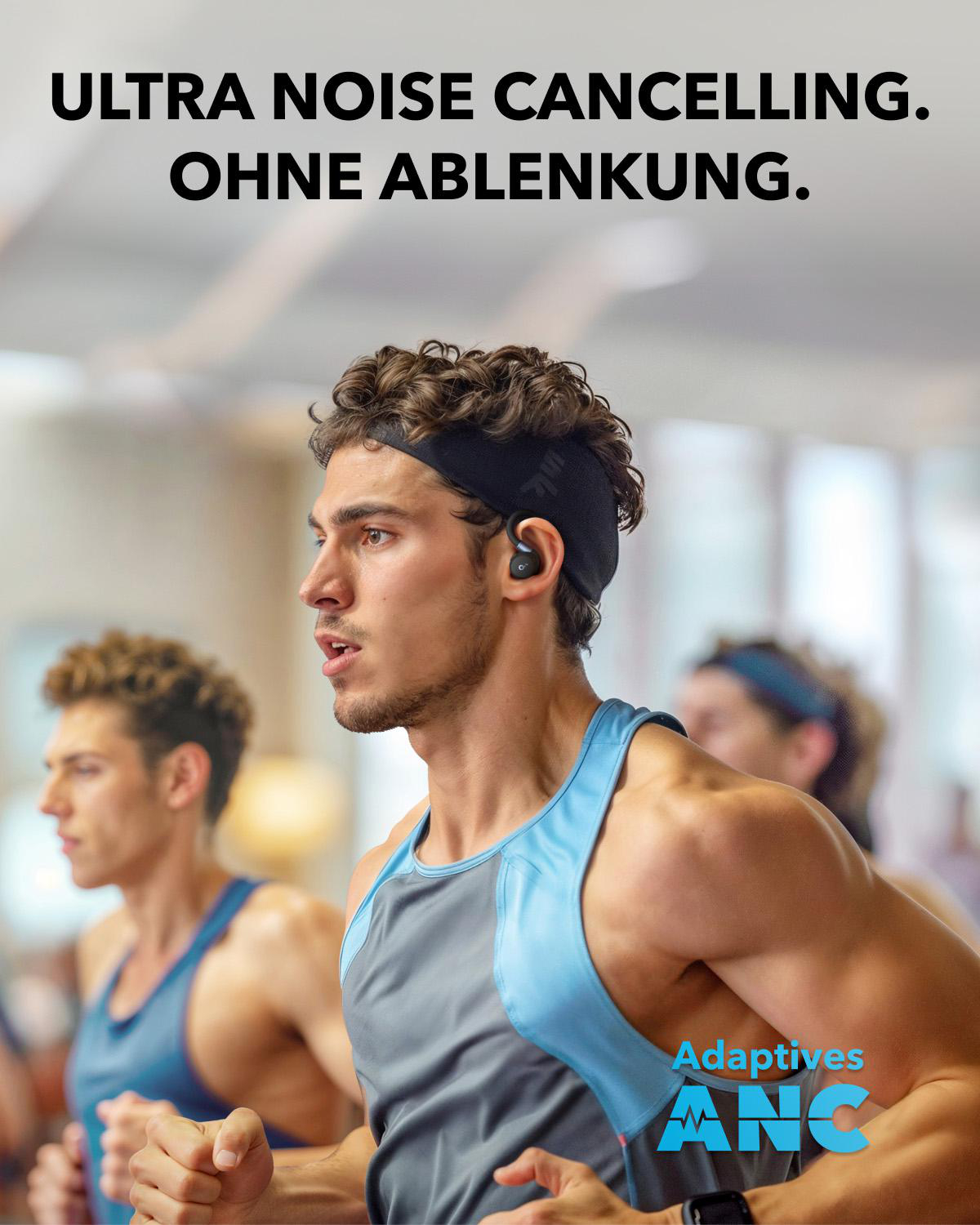 Mann mit Kopfhörern beim Laufen. Text: Ultra Noise Cancelling.