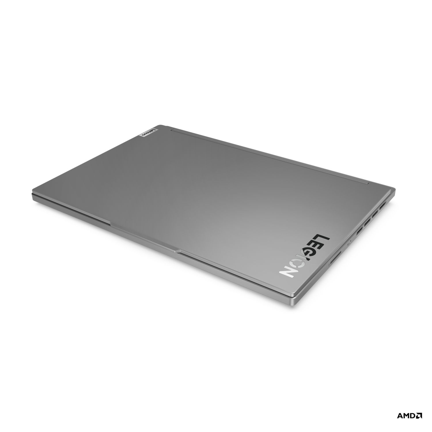 Een gesloten zilveren Lenovo Legion laptop op een zwarte achtergrond, Legion logo zichtbaar.