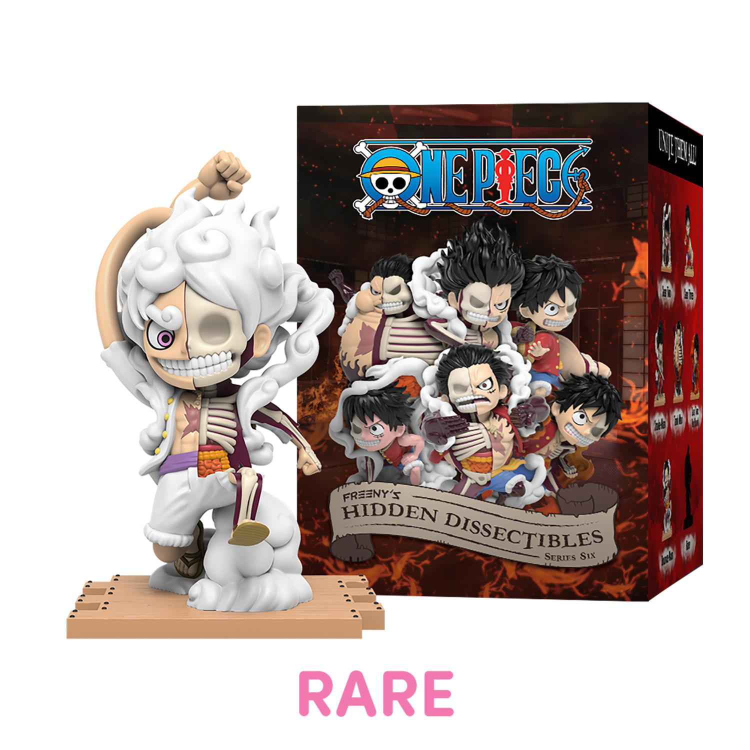 Eine One Piece Figur mit einer Box, die andere Charaktere zeigt. Die Figur ist auf Holz, 'Rare'.