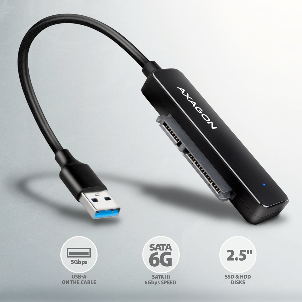 Axagon SATA-USB 3.0 adapter USB-A csatlakozóval és SATA csatlakozóval.
