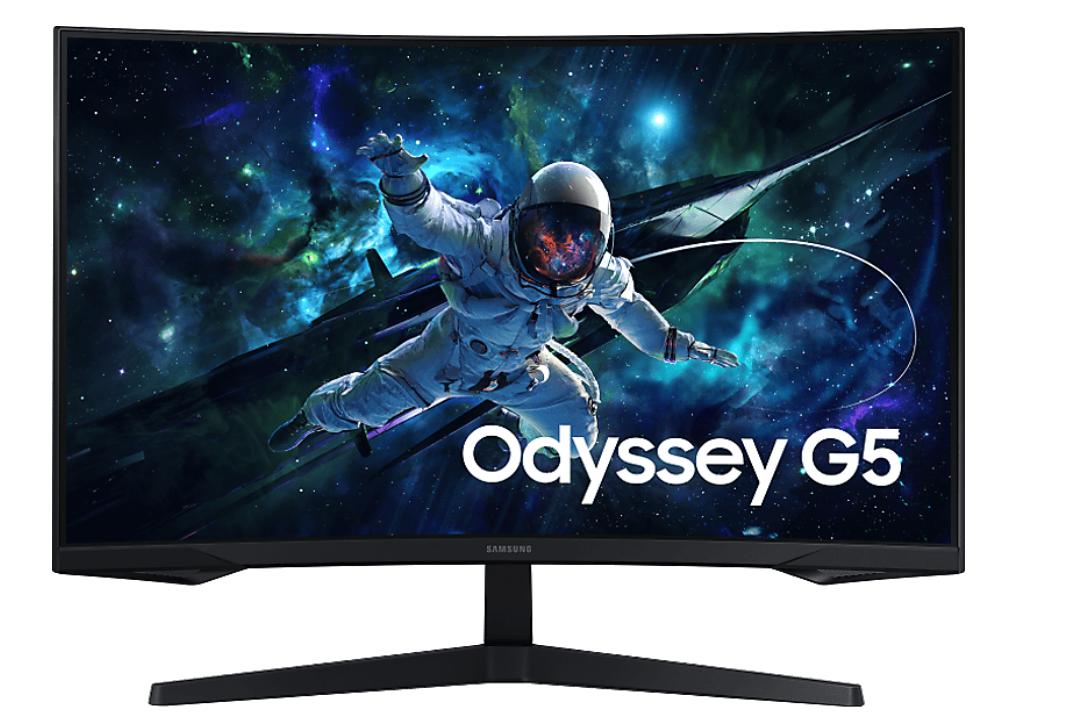 Bir uzay sahnesinde astronot ve Odyssey G5 yazan kavisli bir monitör.