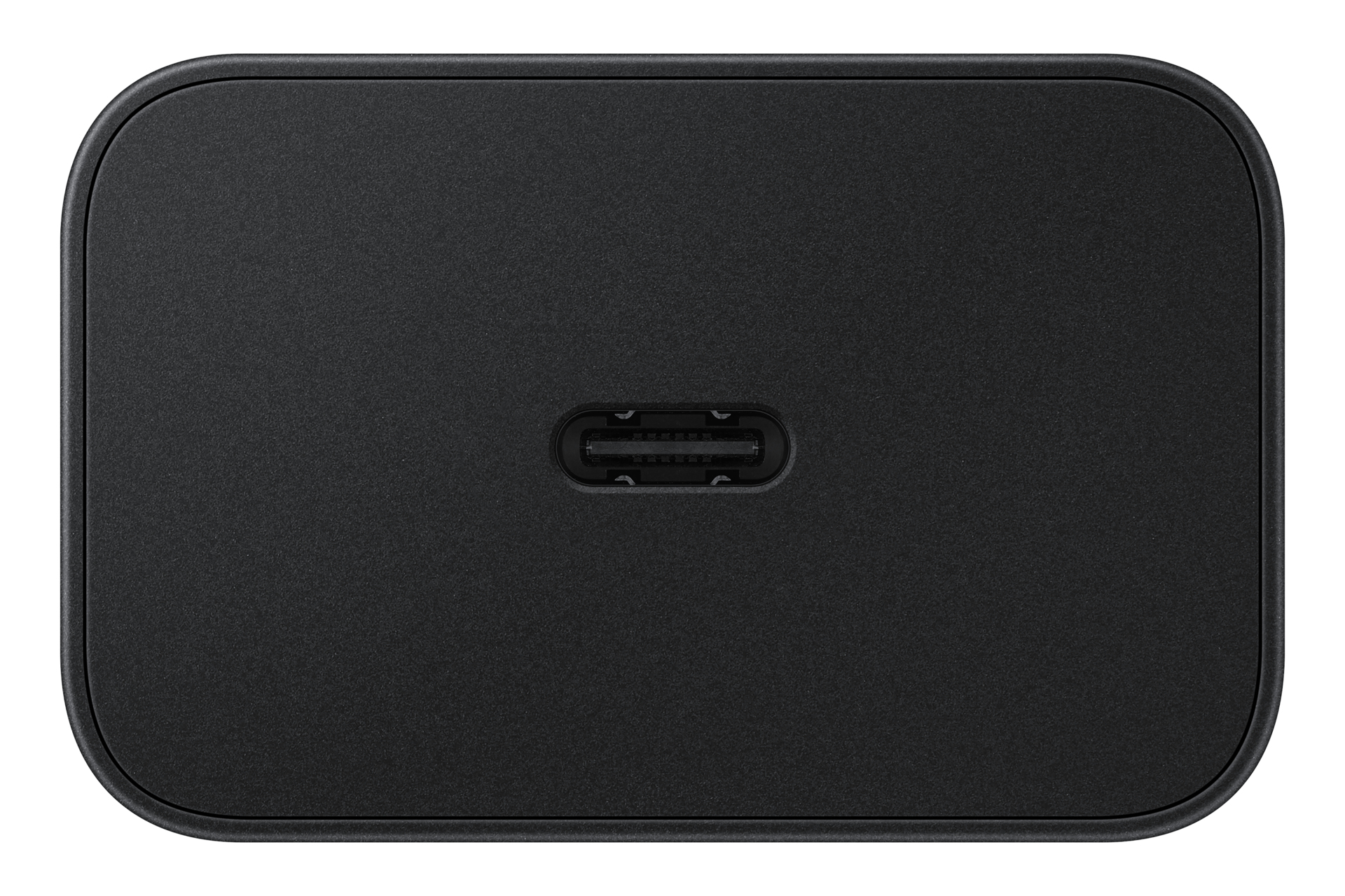 Un cargador Samsung negro con puerto USB-C sobre fondo blanco.