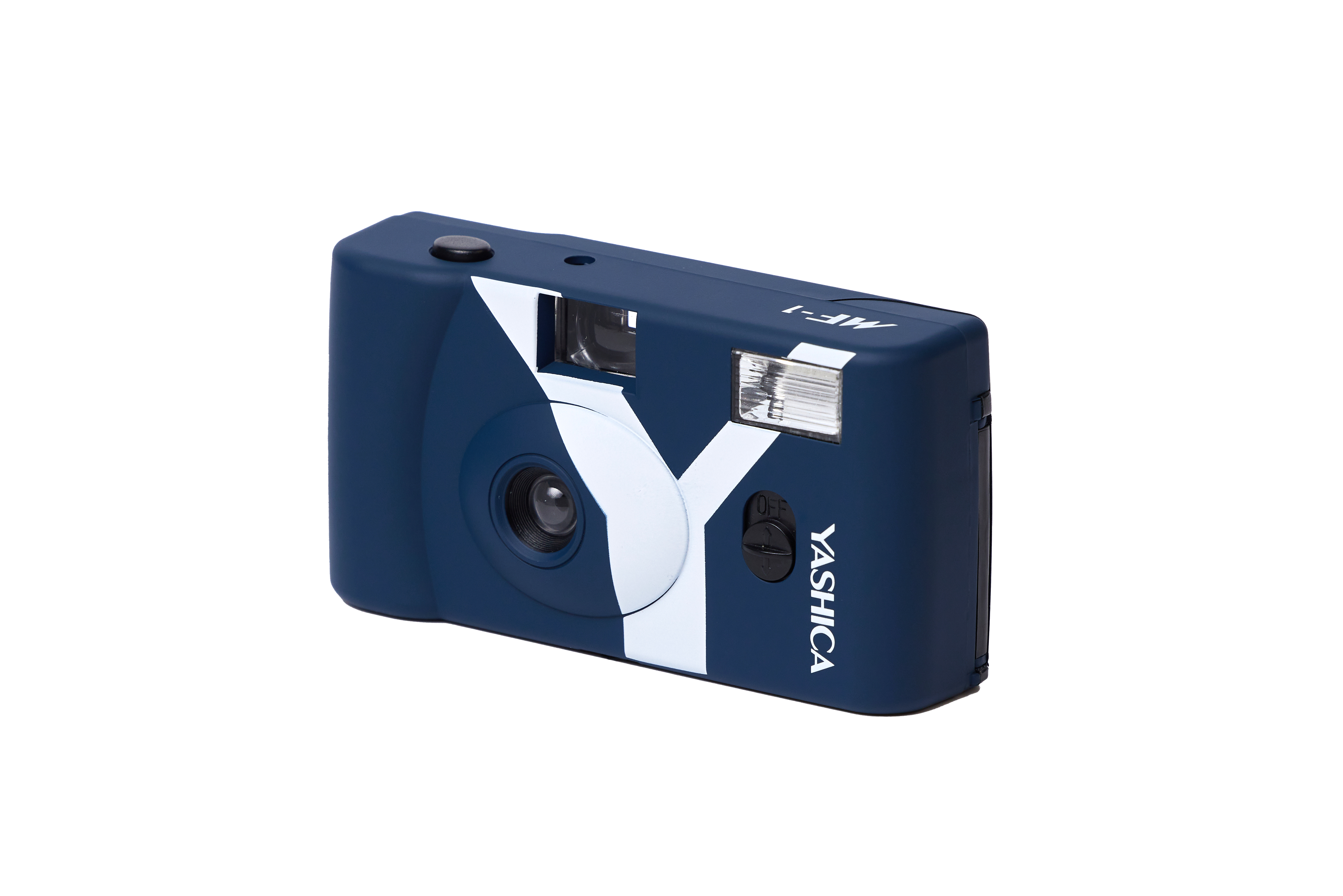 Blaue und weiße Yashica MF-1 Filmkamera auf weißem Hintergrund. Das Objektiv ist zentriert.
