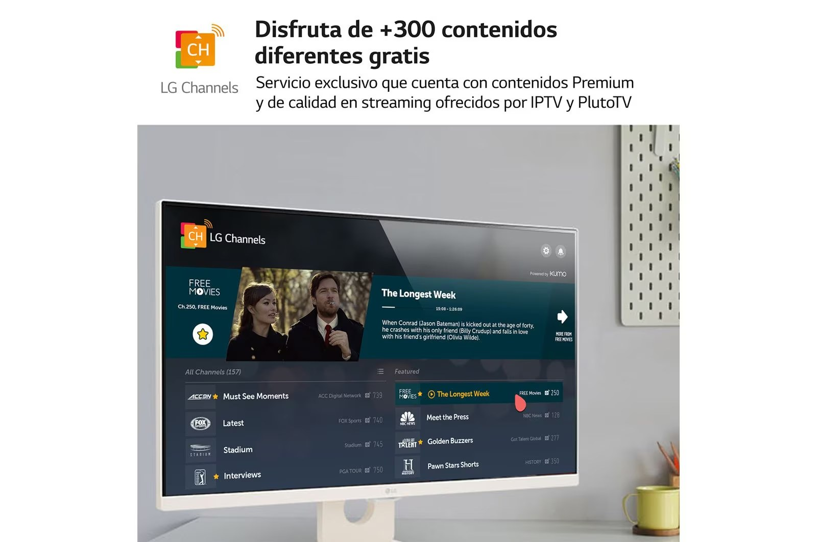 Una pantalla de TV que muestra canales, con un hombre en el fondo.