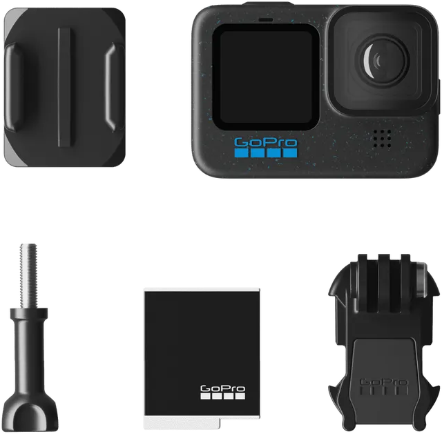Caméra GoPro et accessoires sur fond noir. Une batterie, un support et une vis sont visibles.