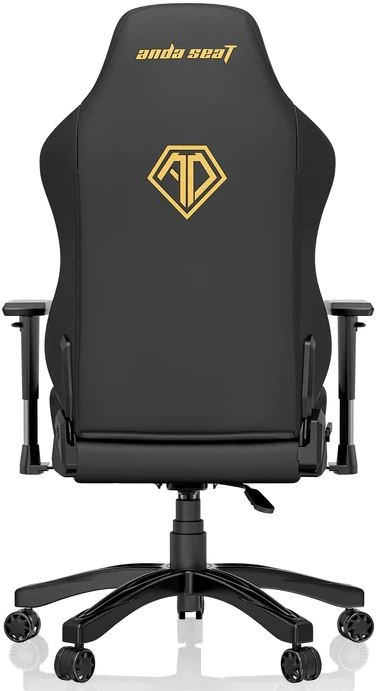 Vista posteriore di una sedia da gioco Anda Seat nera con un logo dorato.