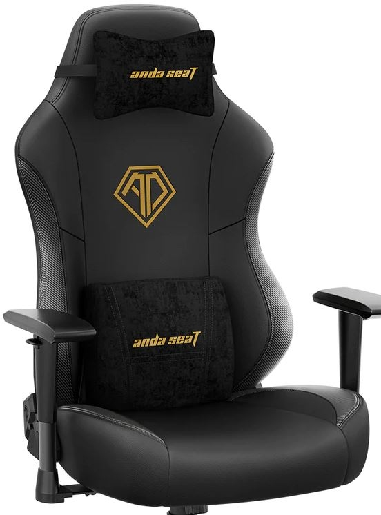 Sedia da gaming nera con logo dorato e cuscini per testa e lombari.