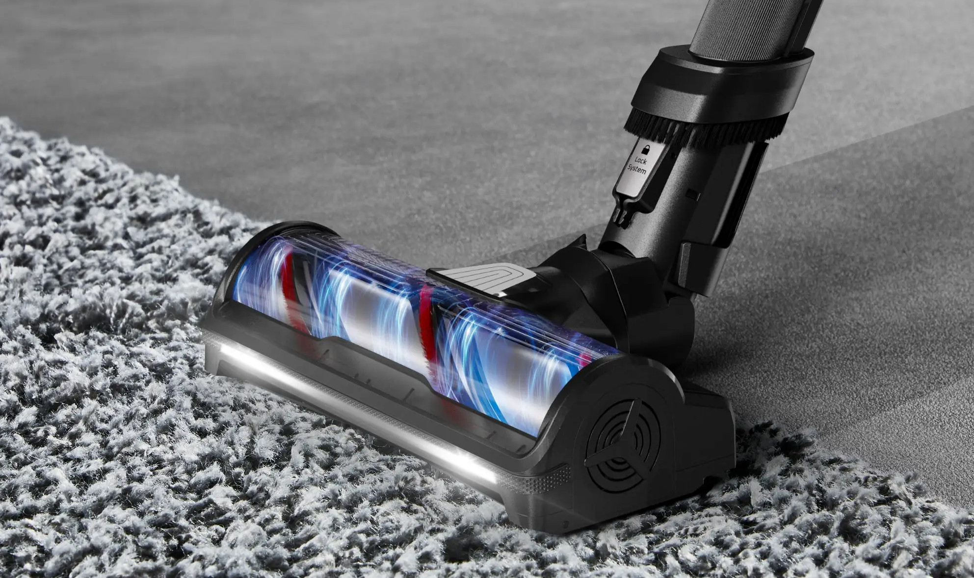 Głowica odkurzacza czyszcząca dywan. Widoczna szczotka i światła LED.