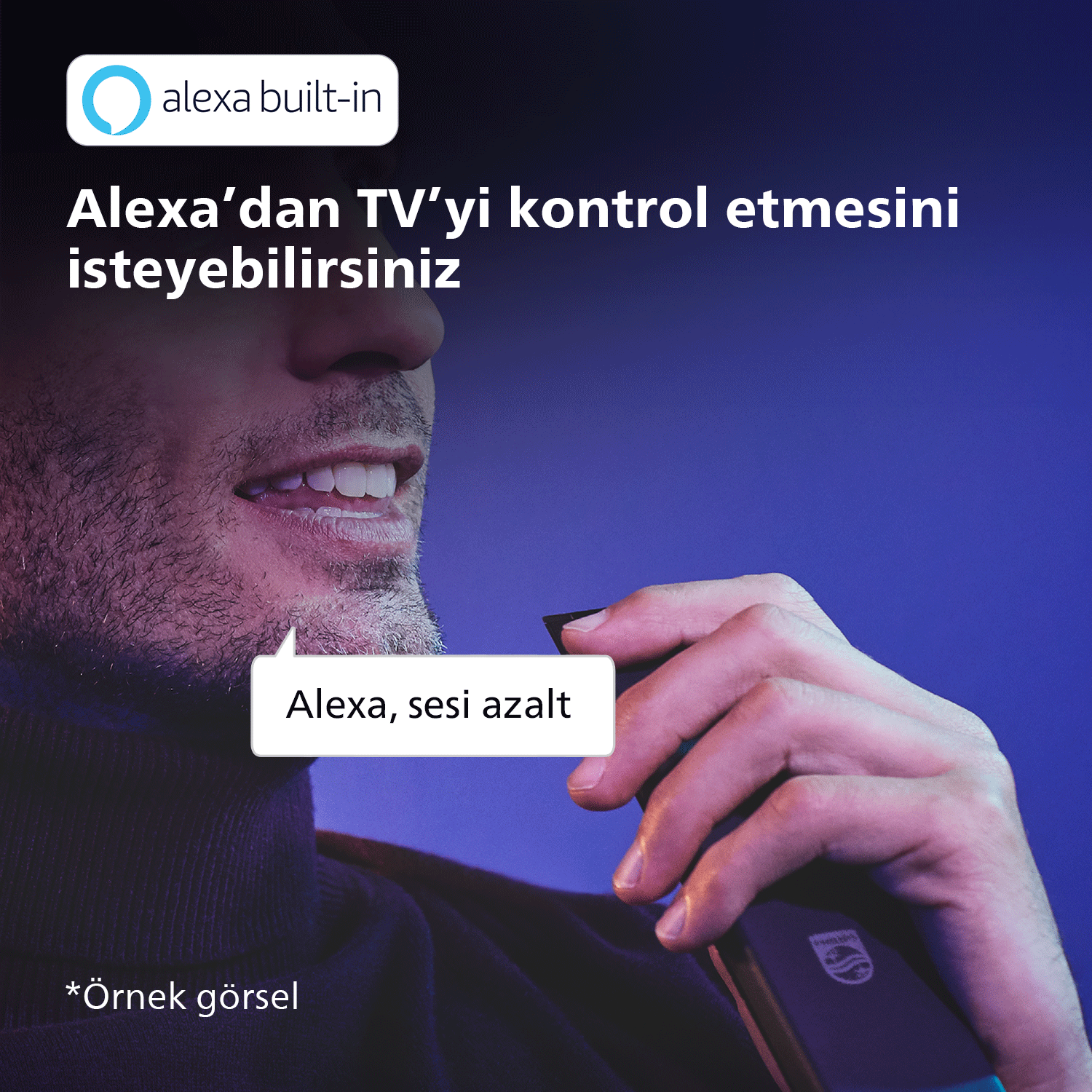 Bir adam, Alexa ile bir TV ile etkileşim kuruyor, TV "Alexa, sesi kıs" ifadesini gösteriyor.