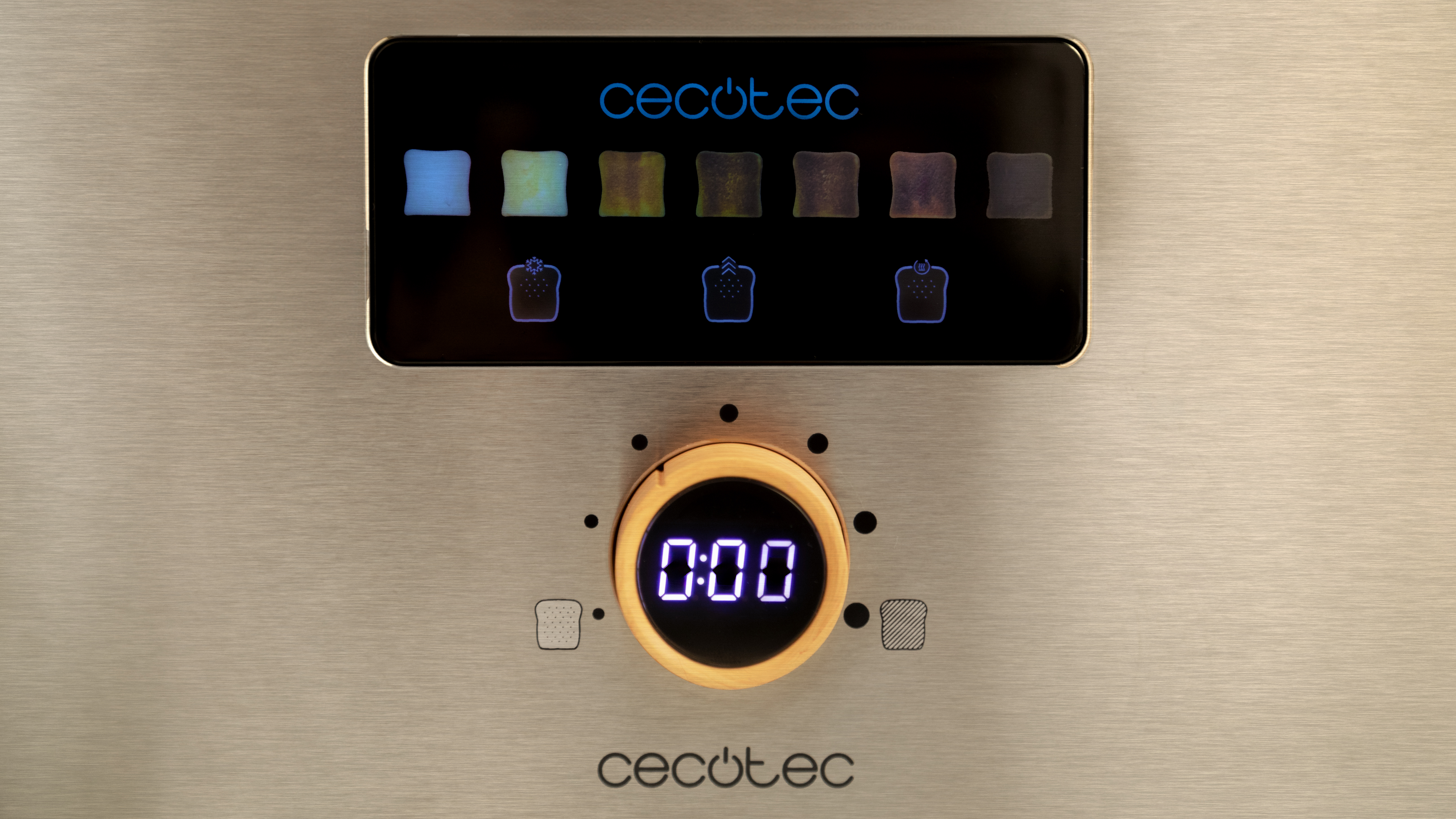 Panel de control de tostadora con pantalla y mando giratorio, mostrando un temporizador ajustado a 0:00.