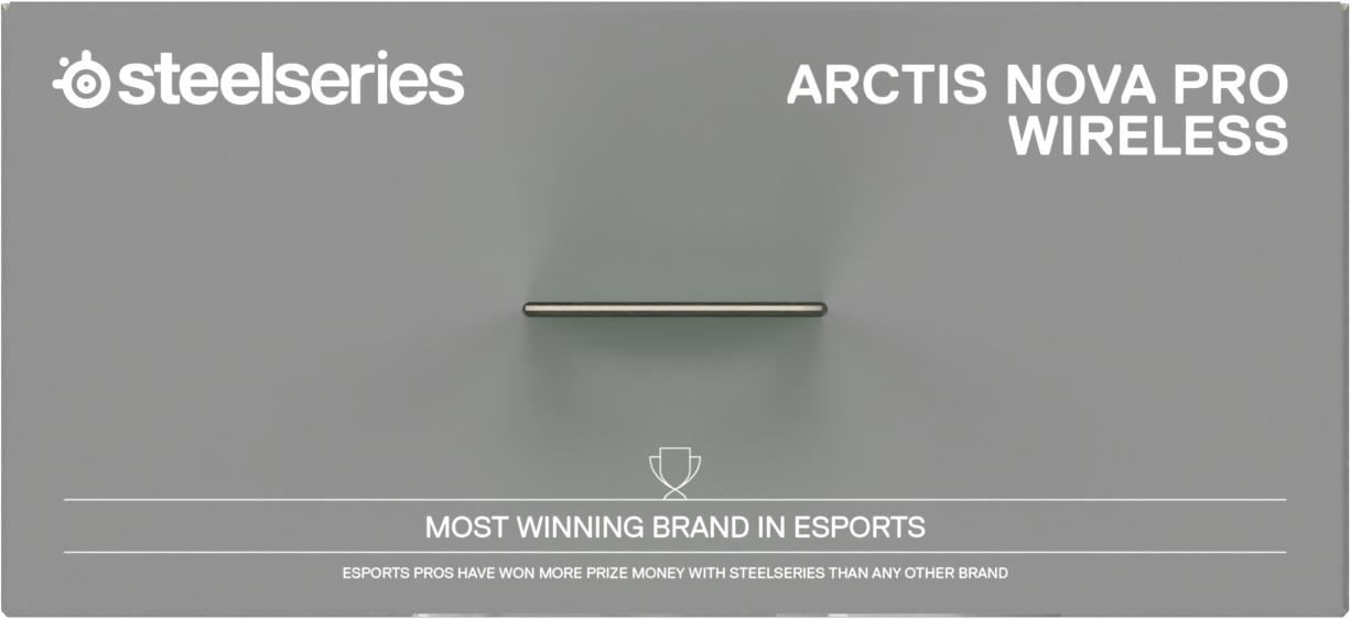 SteelSeries Arctis Nova Pro Wireless. Text und Logo auf grauem Hintergrund. Trophäen-Symbol.