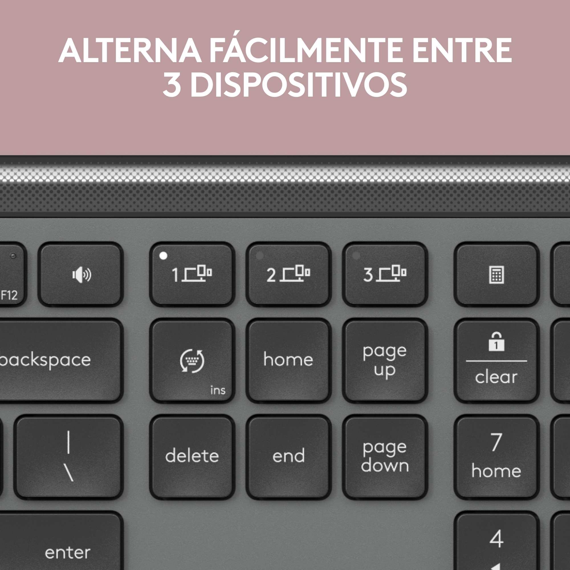 Primer plano del teclado con botones. Fondo gris.