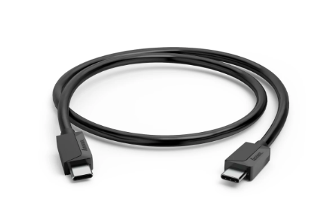 Cable USB-C negro, enrollado, con conectores en ambos extremos, fondo blanco.