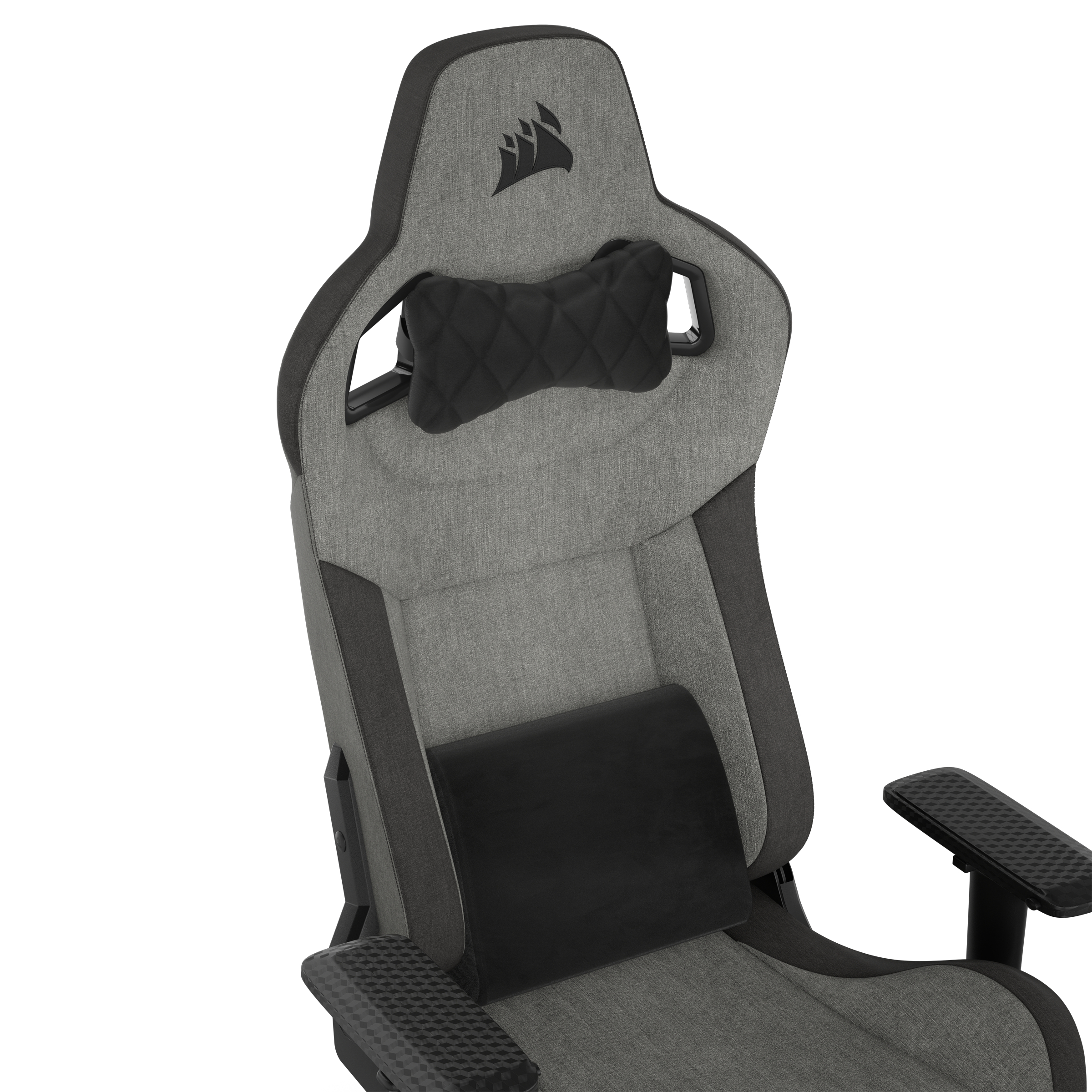 Ein Gaming-Stuhl, grau und schwarz, mit Nacken- und Lendenkissen. Weißer Hintergrund.